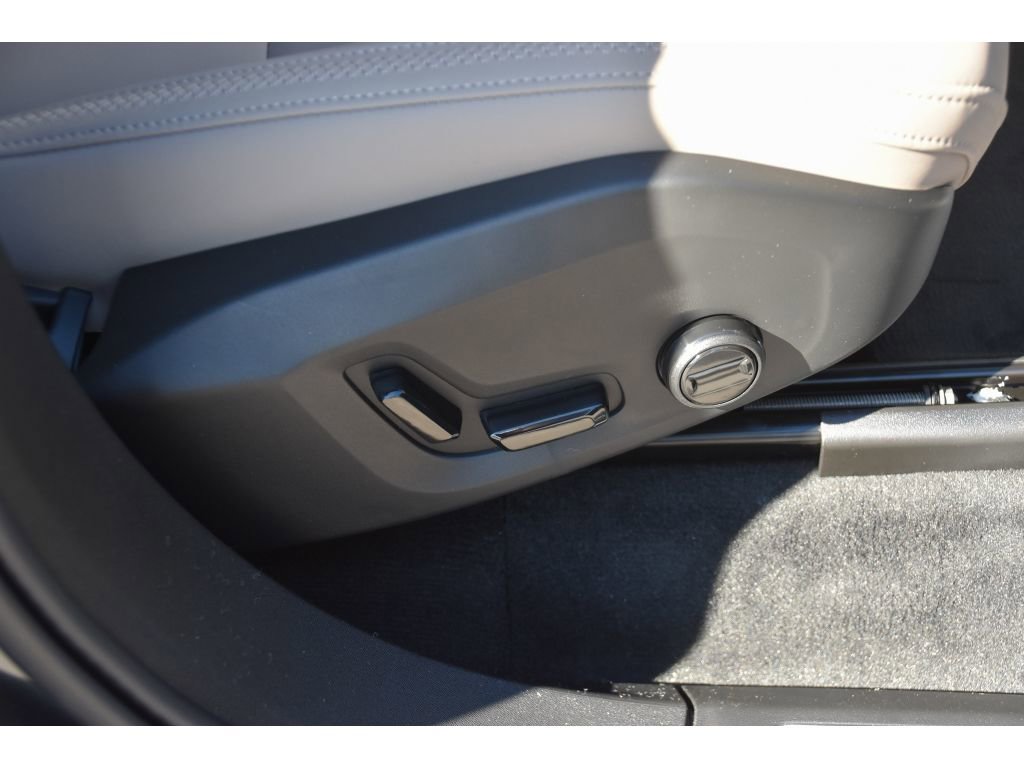 New 2026 Volvo XC90 B6 Plus w/ Protection Package Premier image 33