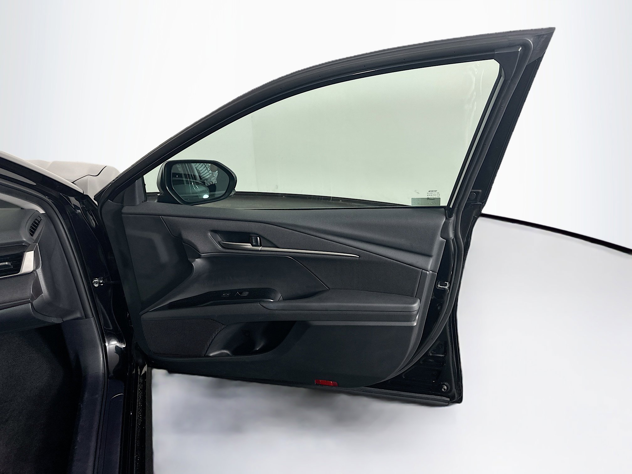 Used 2025 Toyota Camry LE image 32