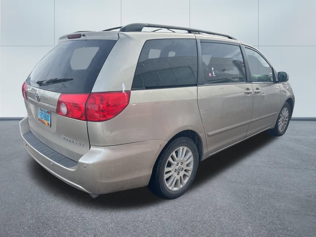 Used 2010 Toyota Sienna XLE image 8