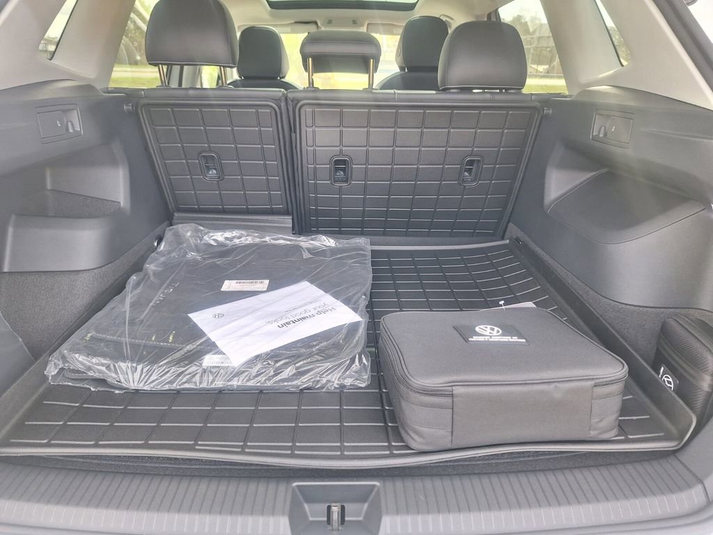 New 2026 Volkswagen Tiguan SE image 25