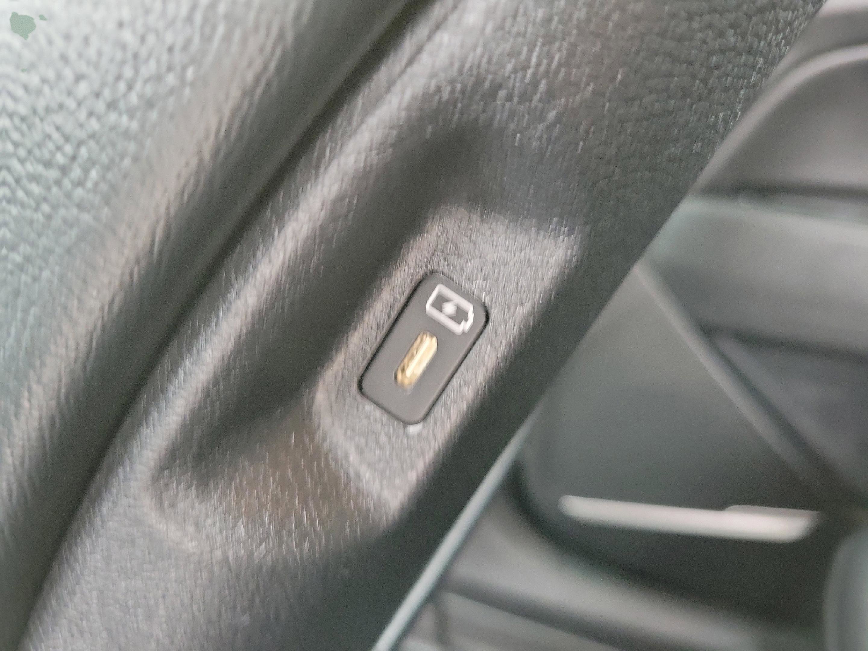 Certified 2024 Kia Sportage EX image 38