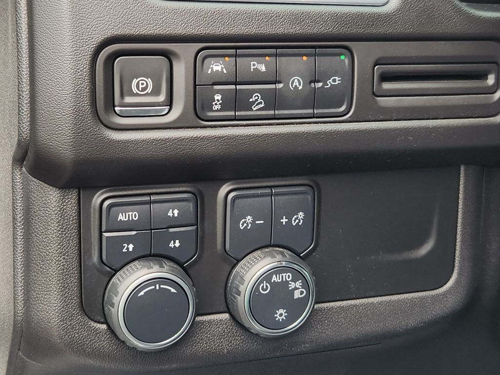 Used 2021 Chevrolet Suburban Premier AWD/4WD image 14