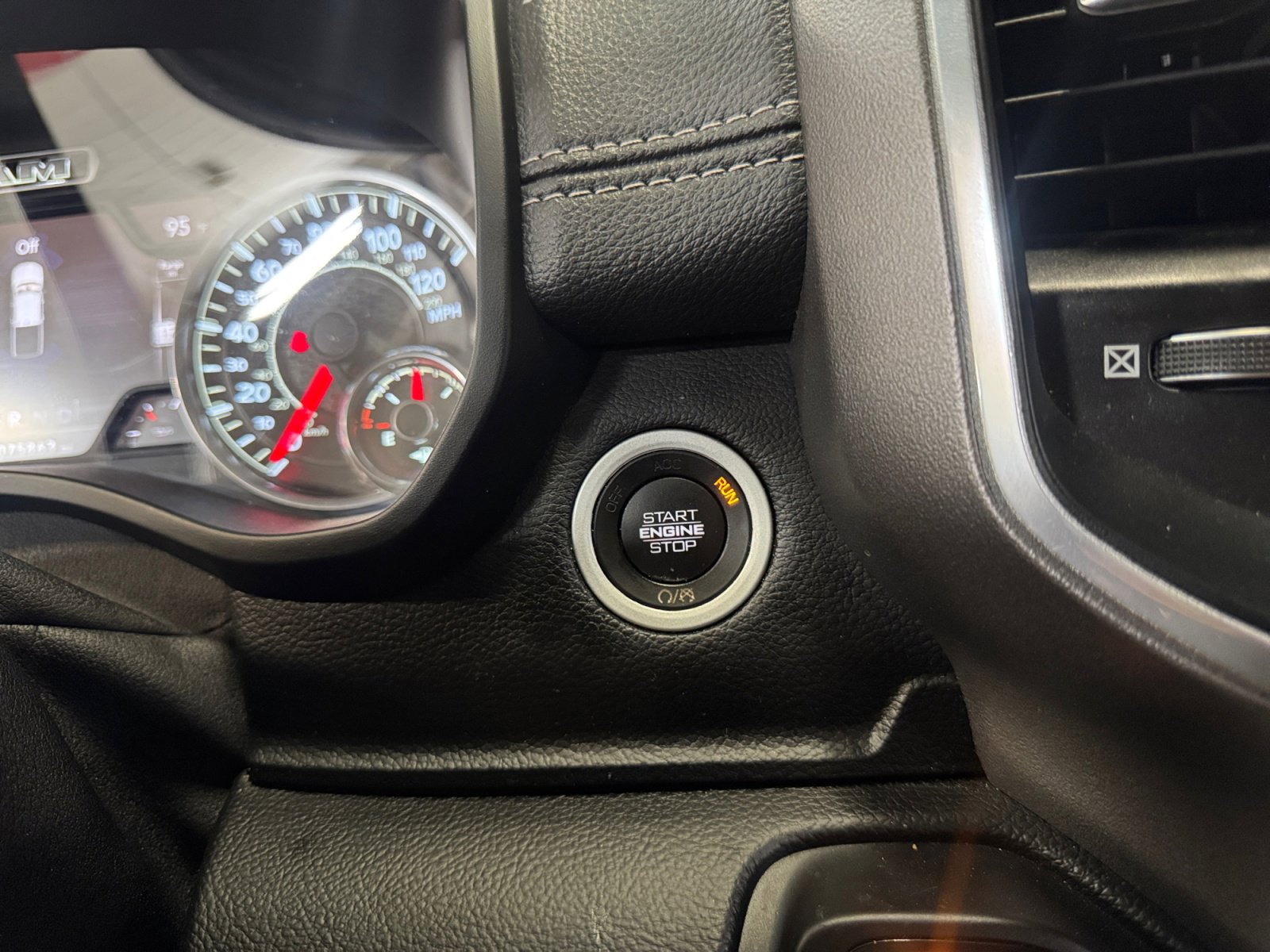 Used 2020 RAM 1500 Laramie image 30