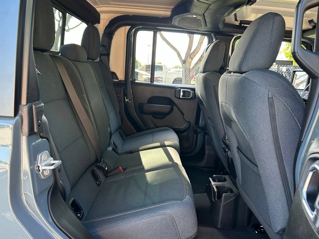 Certified 2025 Jeep Gladiator Sport AWD/4WD image 43