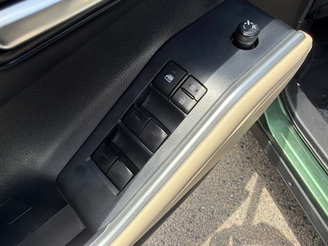 Used 2023 Toyota Highlander XLE AWD/4WD image 24