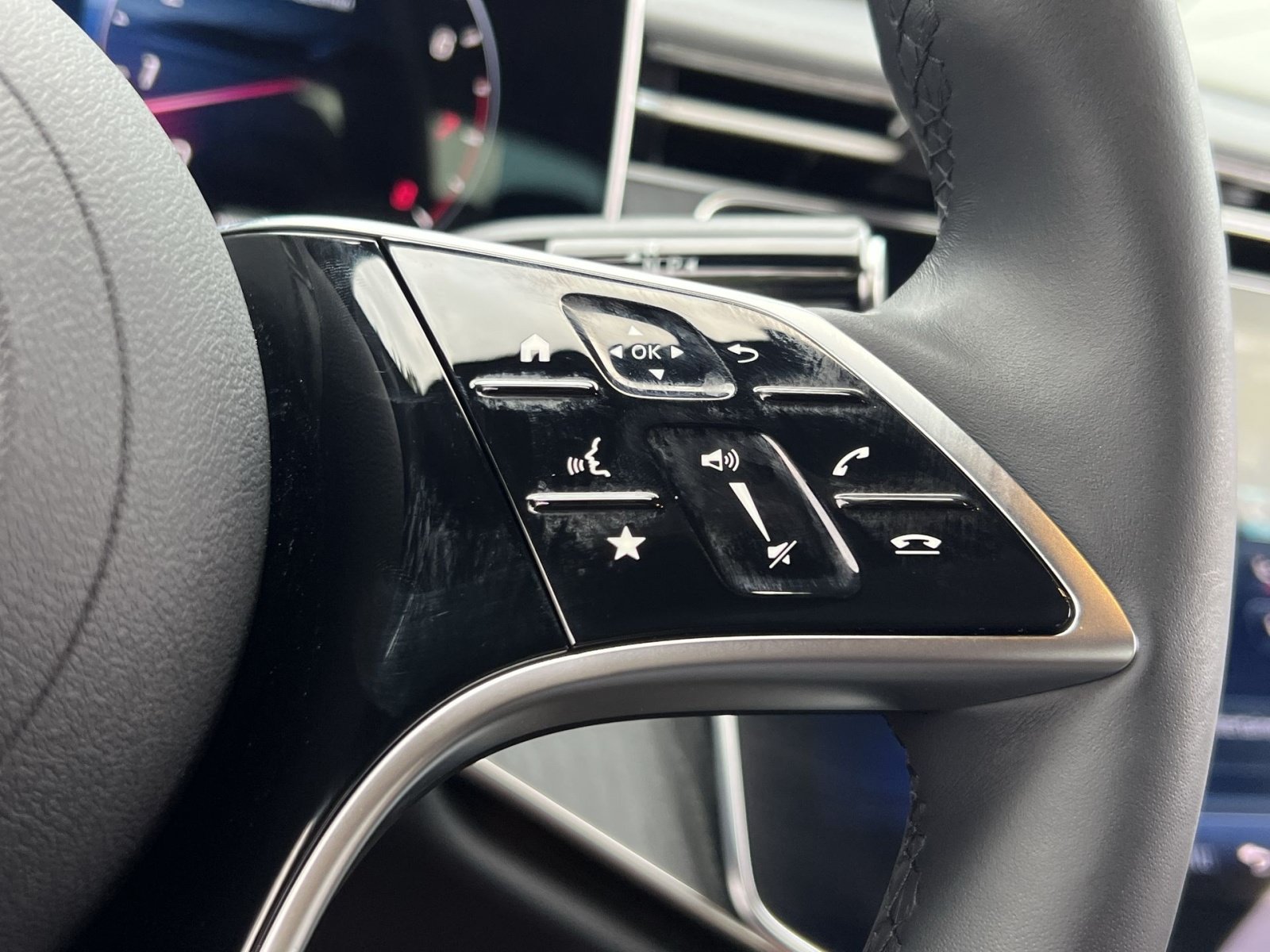 Certified 2025 Mercedes-Benz E 350 4MATIC Sedan image 37