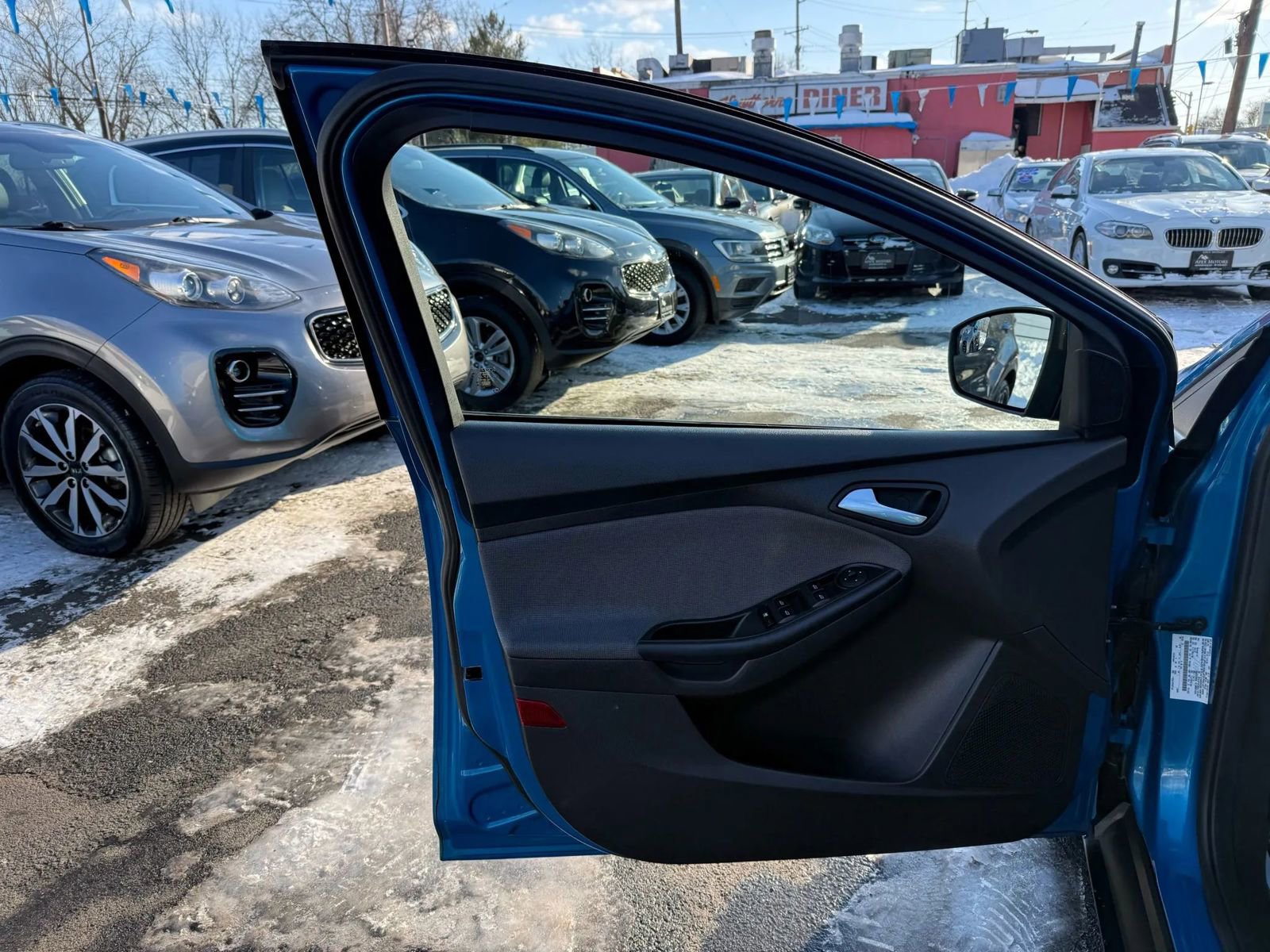 Used 2013 Ford Focus SE w/ SE Winter Pkg image 14