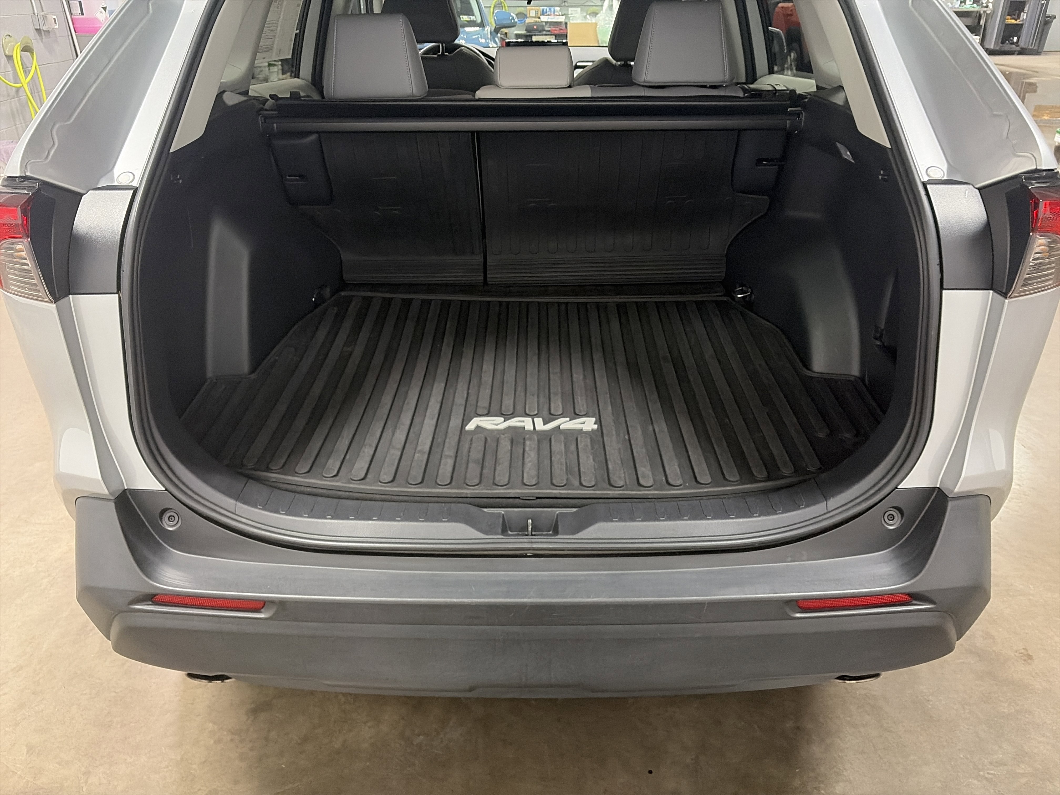 Used 2021 Toyota RAV4 XLE Premium image 30