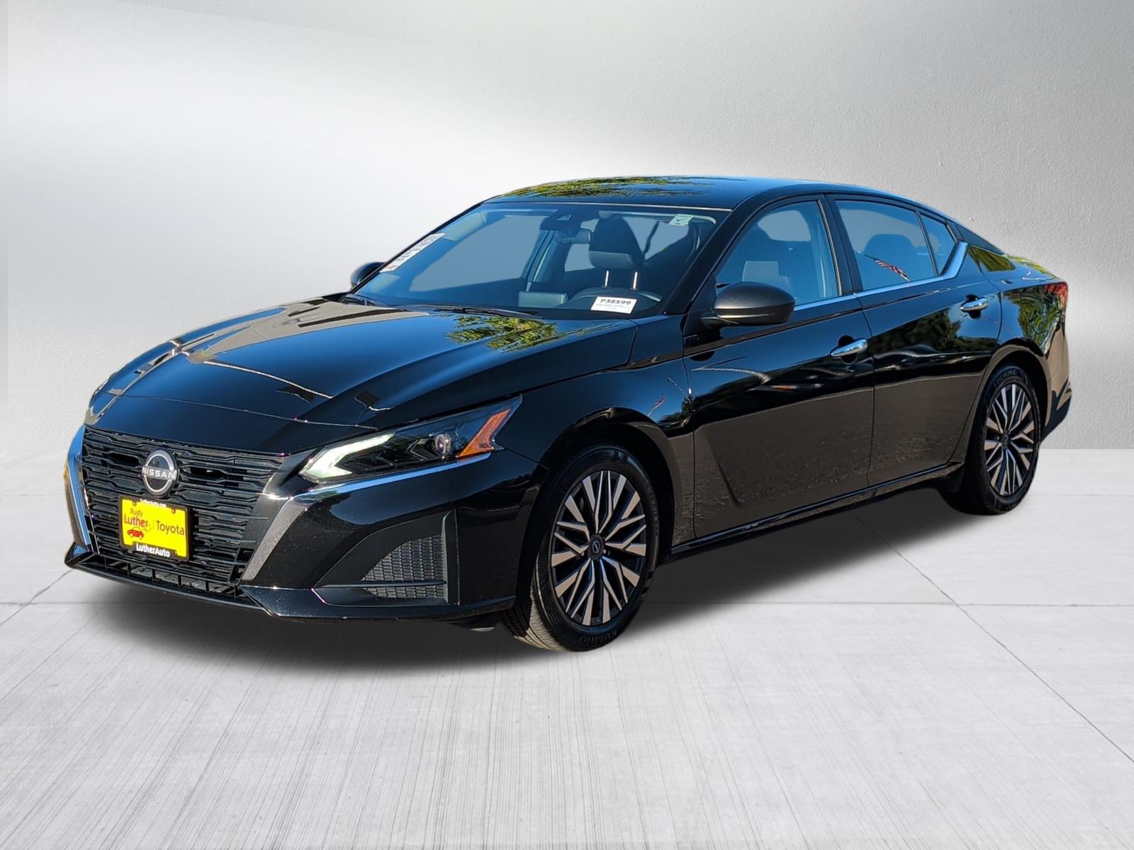 Used 2025 Nissan Altima 2.5 SV FWD image 3