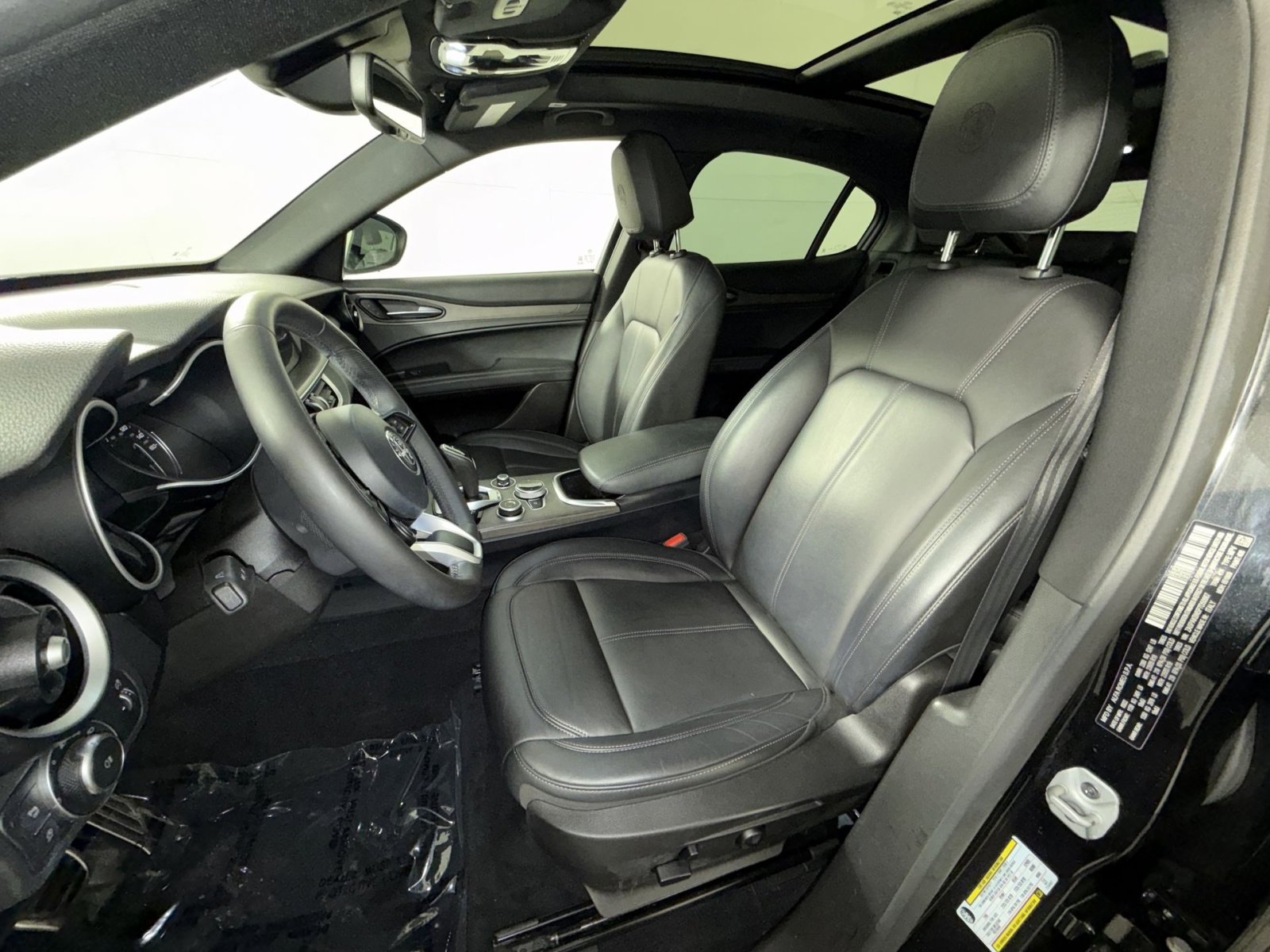 Used 2023 Alfa Romeo Stelvio Ti image 13