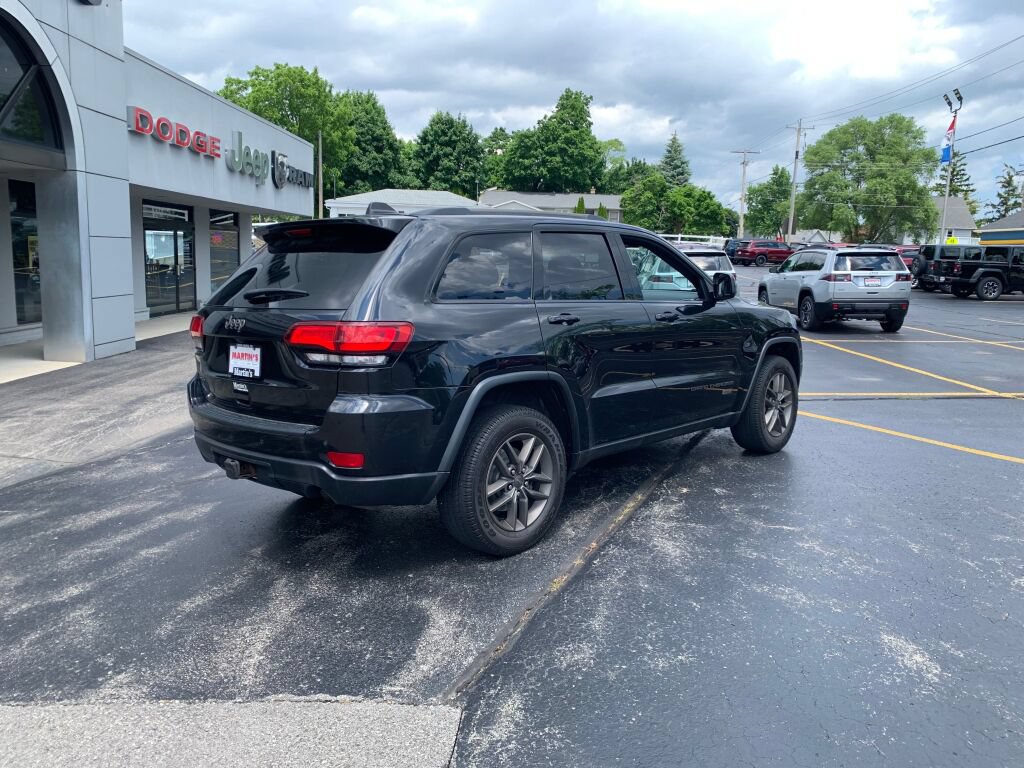 Used 2016 Jeep Grand Cherokee Laredo 75th Anniversary AWD/4WD image 7