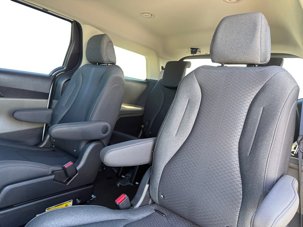 New 2026 Kia Carnival LX FWD image 14