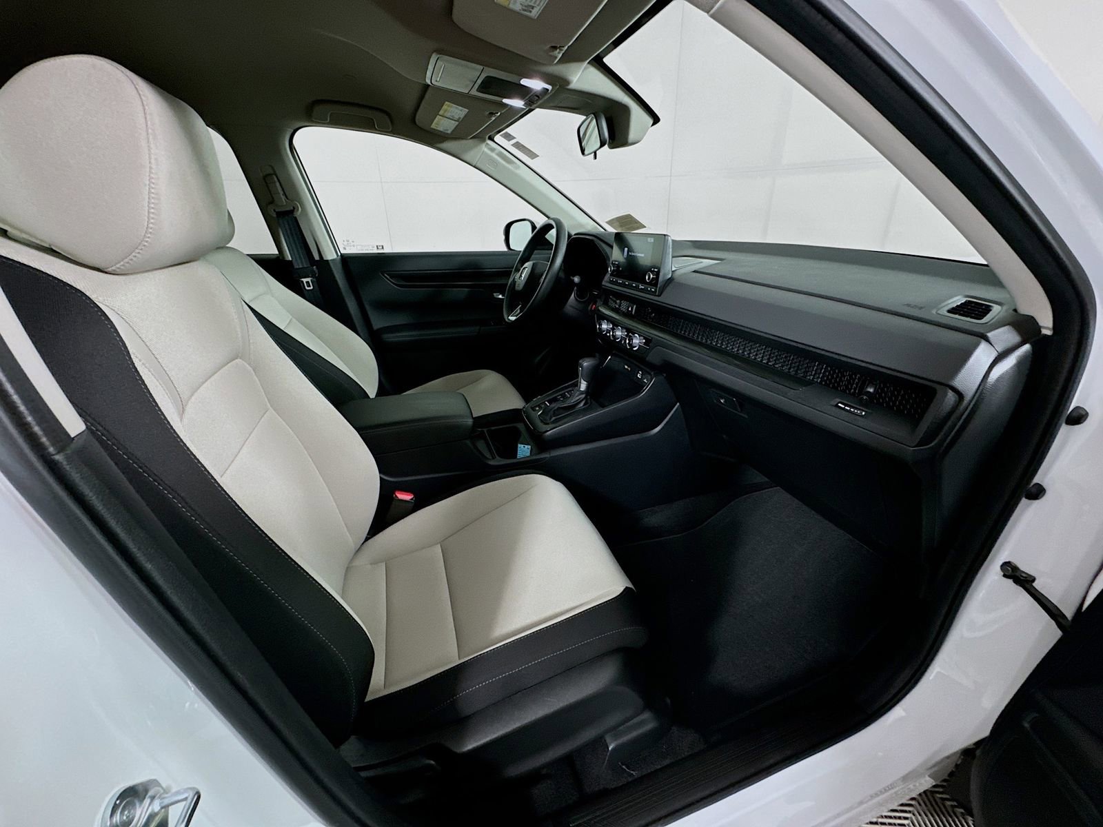 Used 2023 Honda CR-V LX image 24