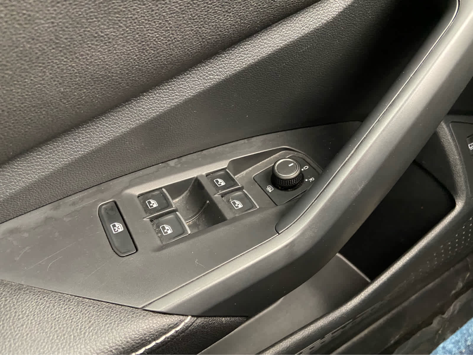 Used 2024 Volkswagen Jetta SE image 31