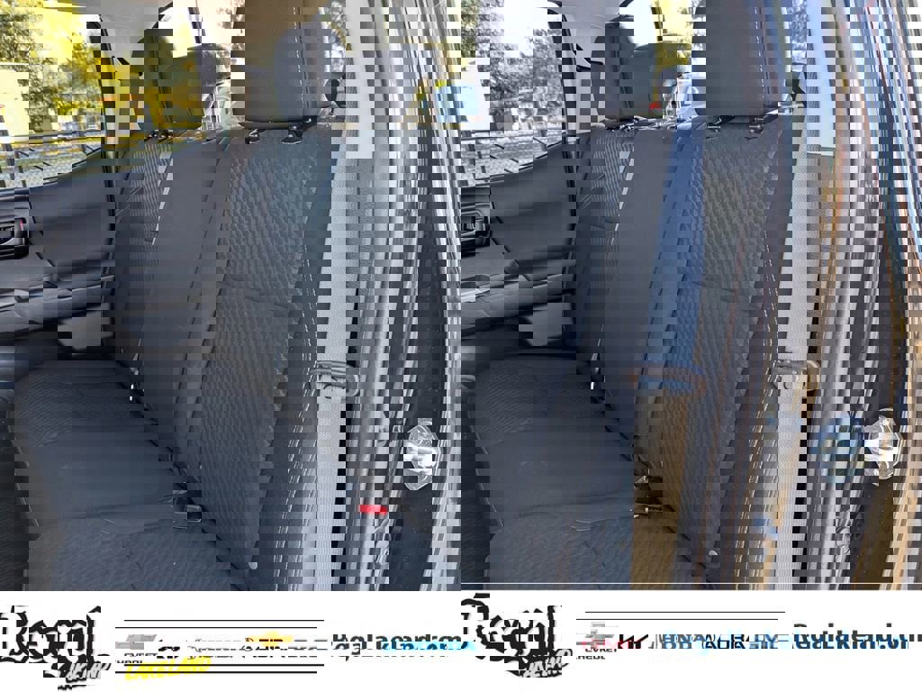 Used 2022 Toyota Tacoma SR5 w/ Trail Edition image 14