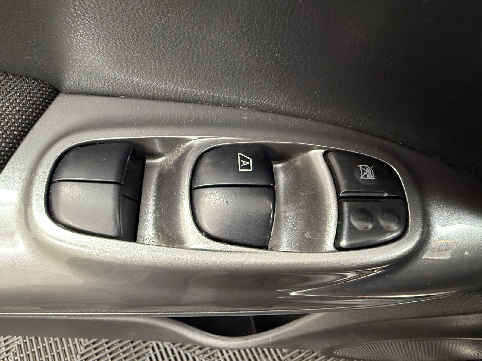 Used 2011 Nissan Juke SV w/ Interior Illumination Pkg image 11