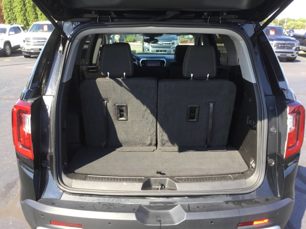 Used 2020 GMC Acadia SLE w/ LPO, Floor Liner Package image 9