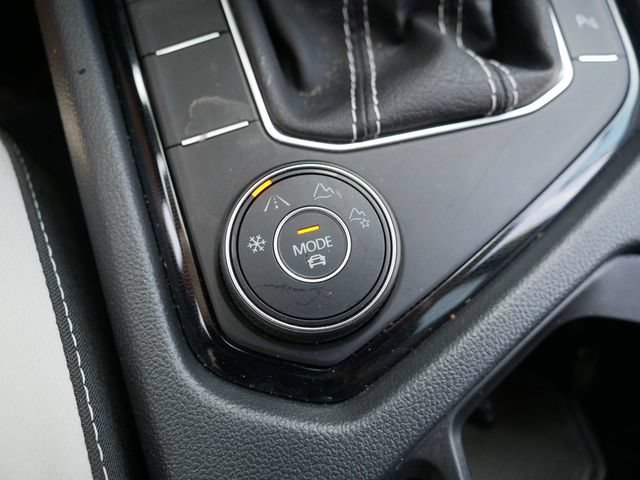Certified 2025 Volkswagen Taos SE AWD/4WD image 32