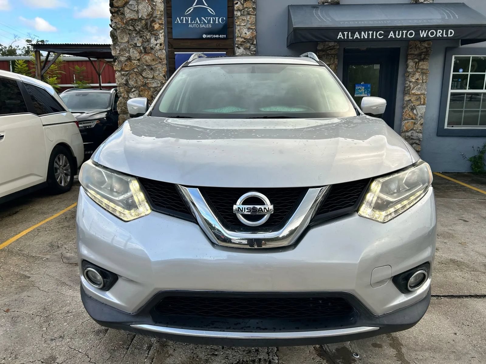 Used 2015 Nissan Rogue SL w/ SL Premium Package FWD image 2