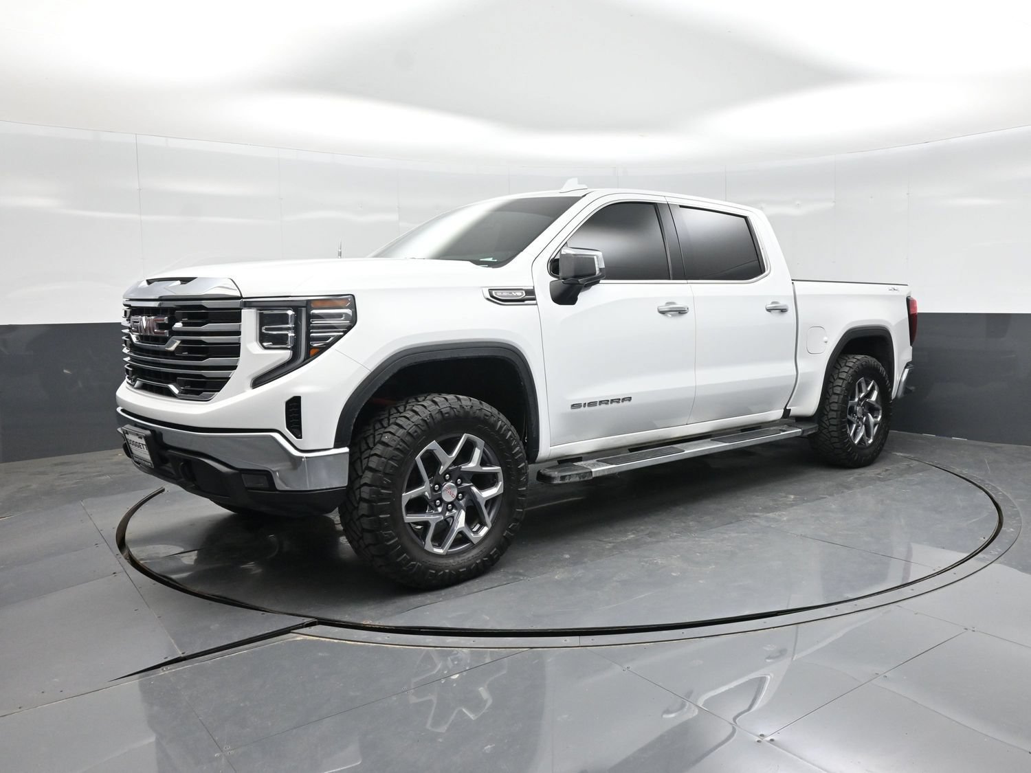 Used 2022 GMC Sierra 1500 SLT w/ SLT Convenience Package AWD/4WD image 24
