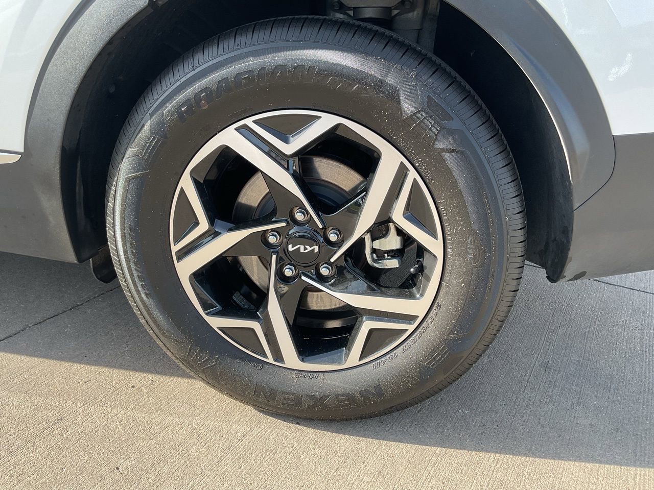 Used 2025 Kia Sportage LX image 10