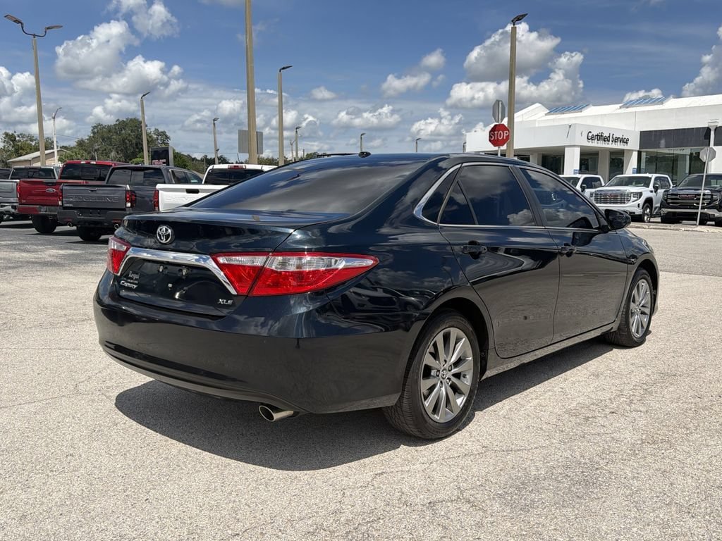 Used 2017 Toyota Camry XLE w/ Moonroof Package FWD image 4