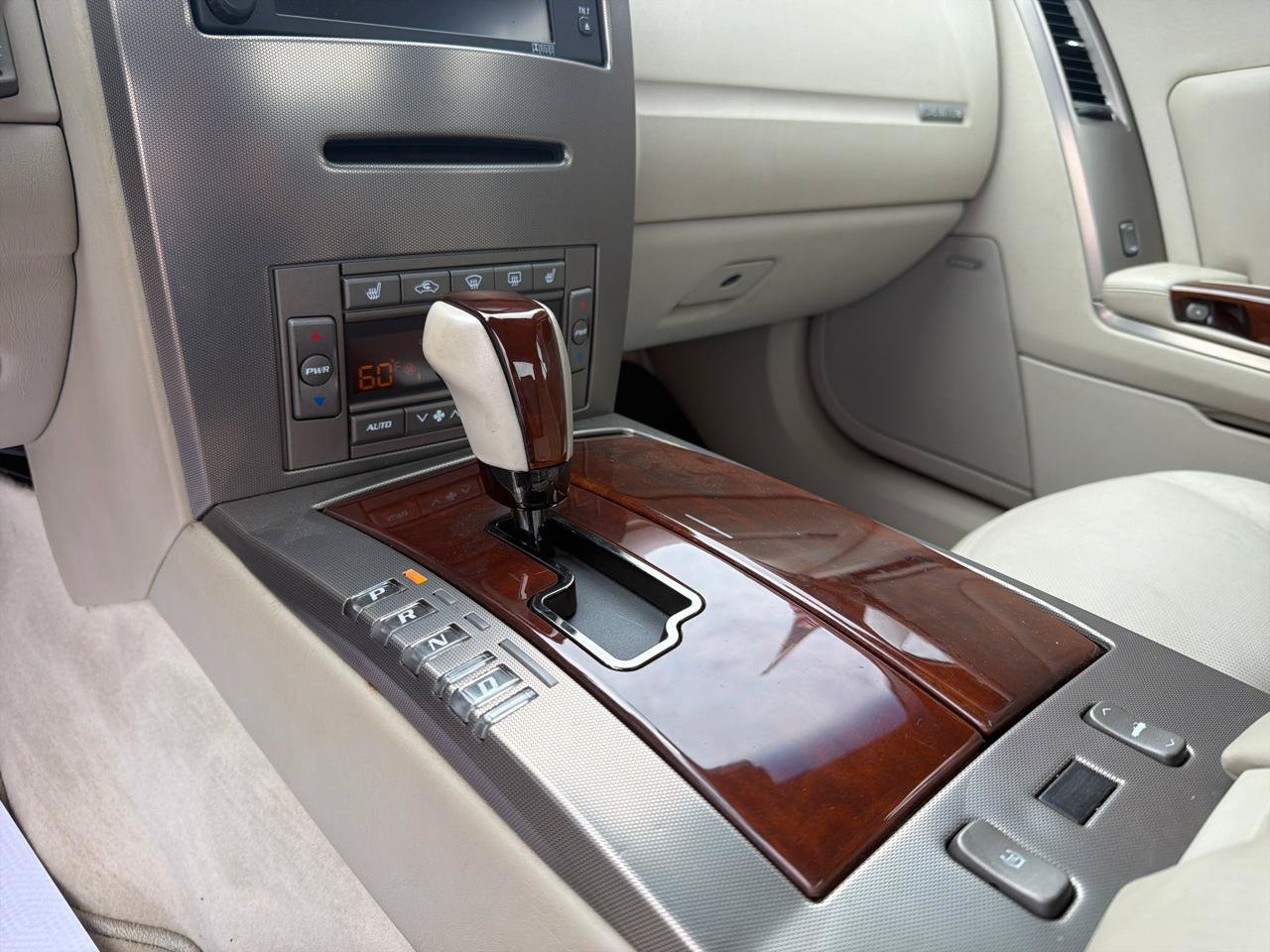Used 2005 Cadillac XLR RWD image 12
