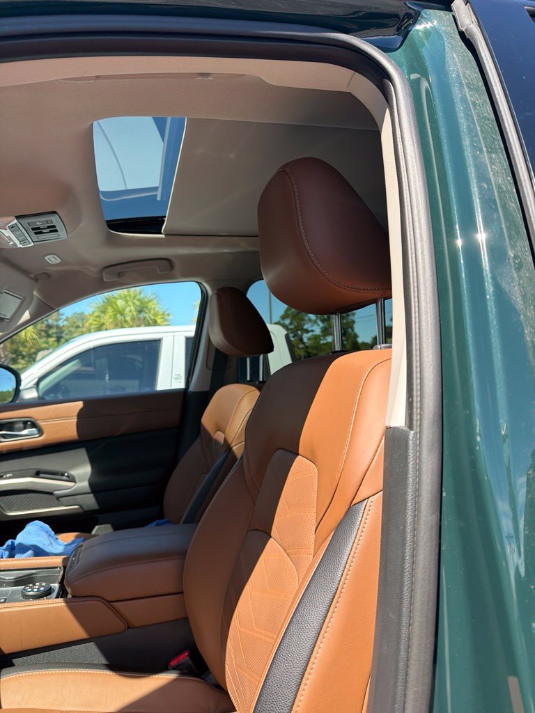 Used 2025 Nissan Pathfinder Platinum AWD/4WD image 7