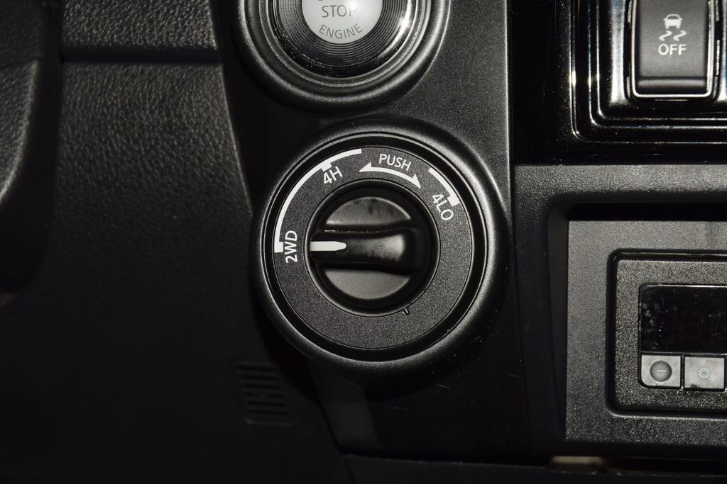 Used 2024 Nissan Titan PRO-4X w/ Pro-4x Convenience Package image 32