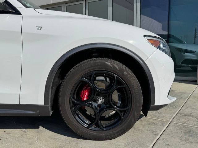 Used 2023 Alfa Romeo Stelvio Ti AWD/4WD image 10