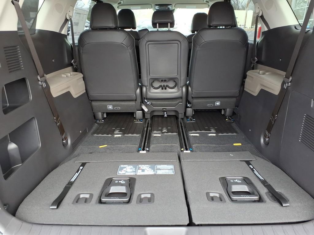 New 2026 Kia Carnival EX image 8
