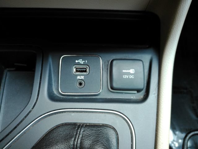 Used 2019 Jeep Cherokee Latitude w/ Popular Appearance Group FWD image 37