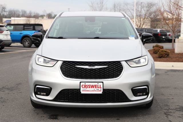 Used 2024 Chrysler Pacifica Touring-L FWD image 6