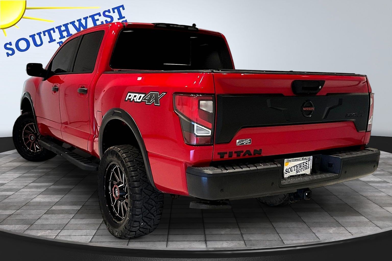 Used 2021 Nissan Titan PRO-4X w/ Pro-4x Convenience Package AWD/4WD image 5