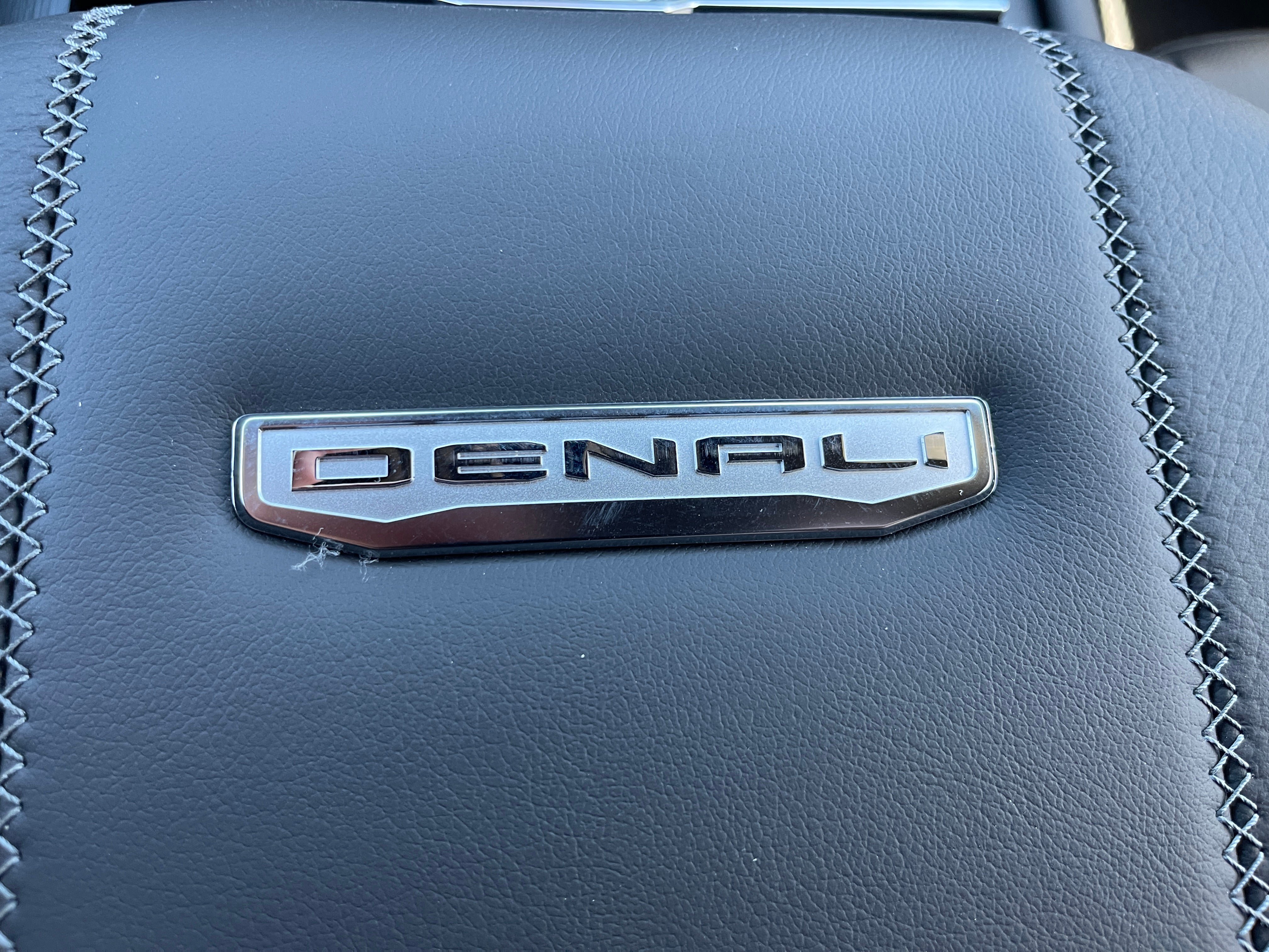 New 2026 GMC Yukon Denali w/ Denali Reserve Package AWD/4WD image 17