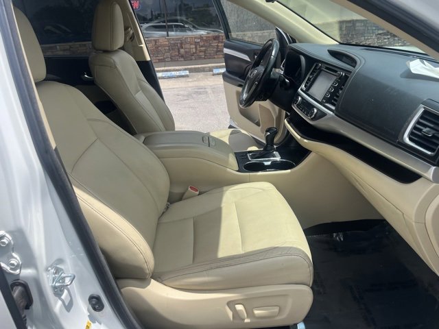 Used 2018 Toyota Highlander XLE image 36
