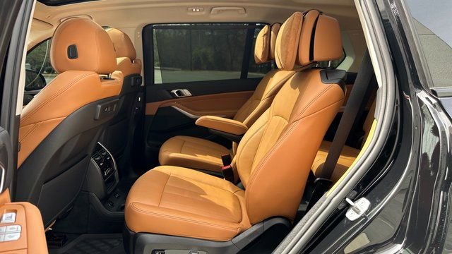 Used 2022 BMW X7 xDrive40i w/ M Sport Package image 20