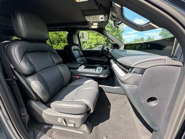 New 2027 Lincoln Navigator Reserve w/ Jet Appearance Package AWD/4WD image 23