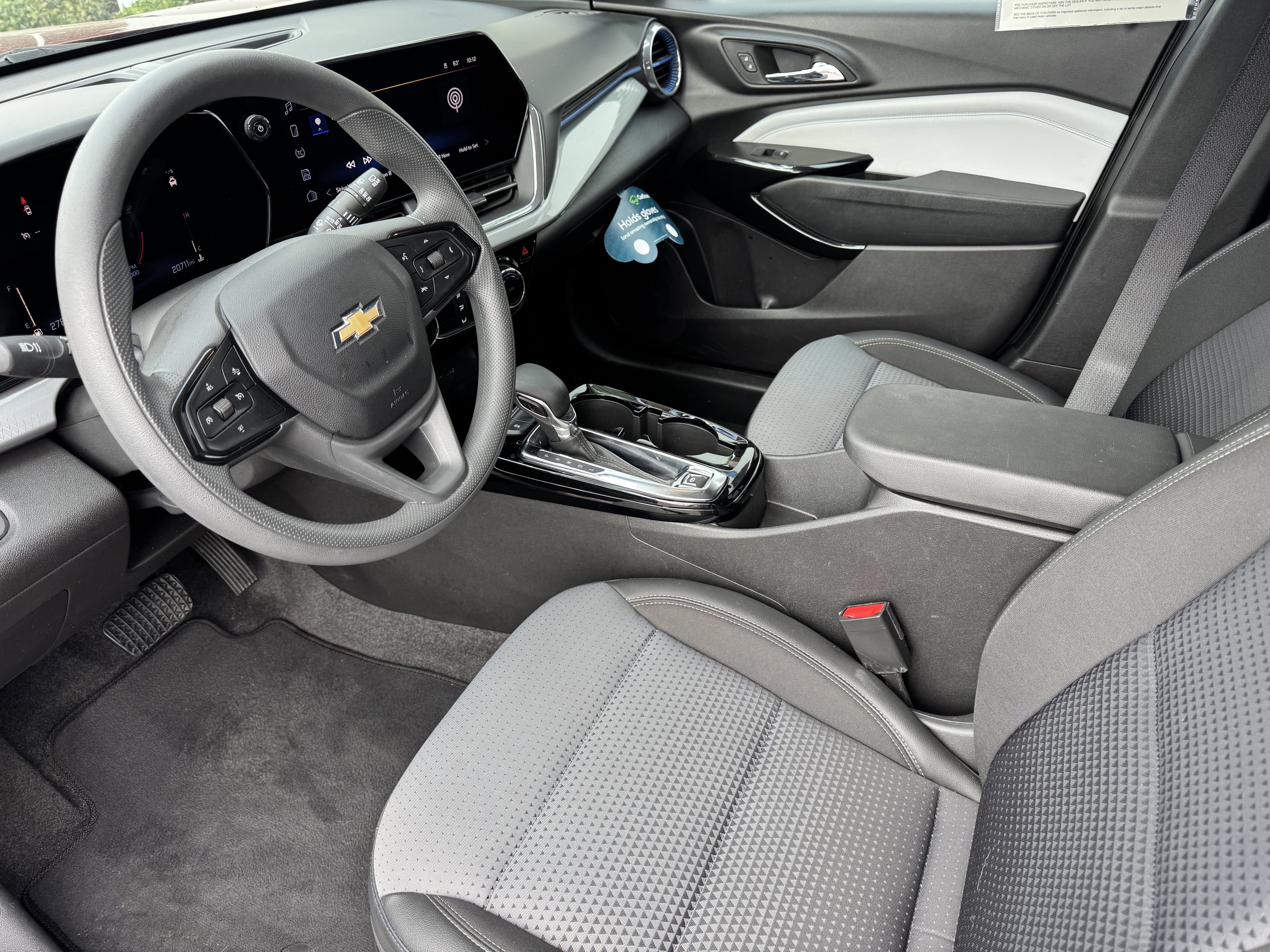 Used 2025 Chevrolet Trax LT image 9