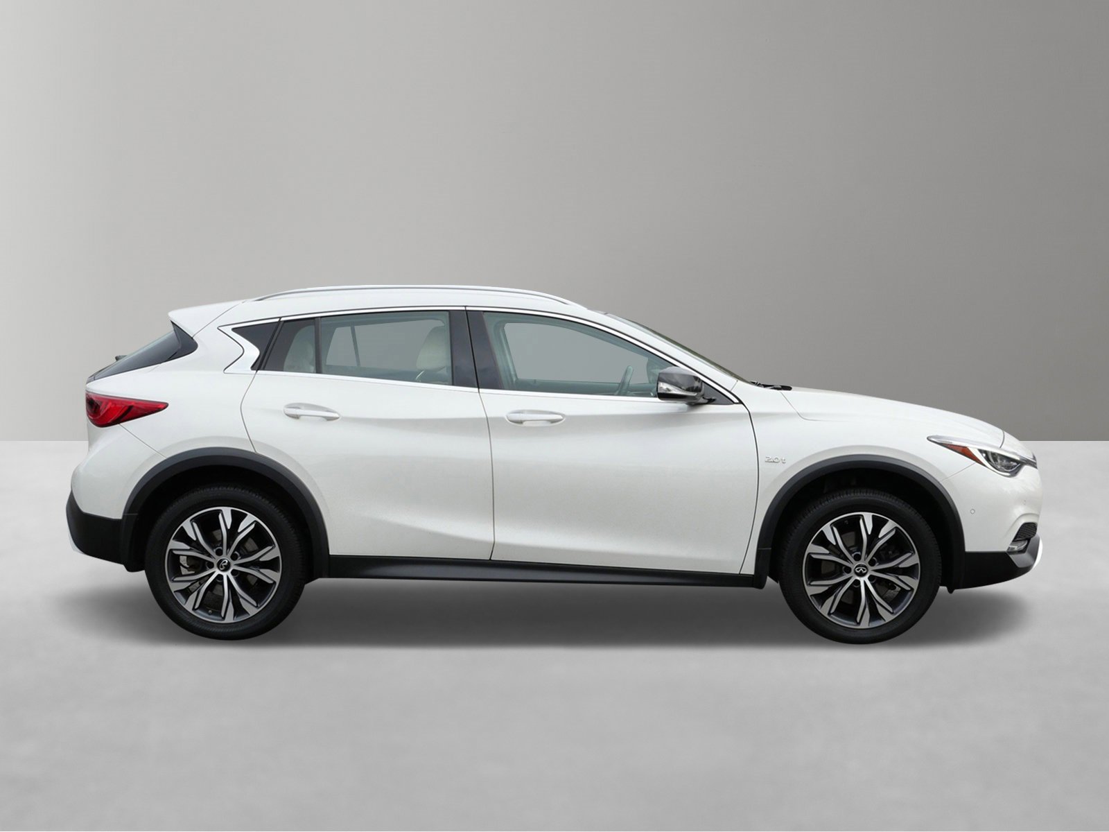 Used 2017 INFINITI QX30 Premium w/ Navigation Package image 5