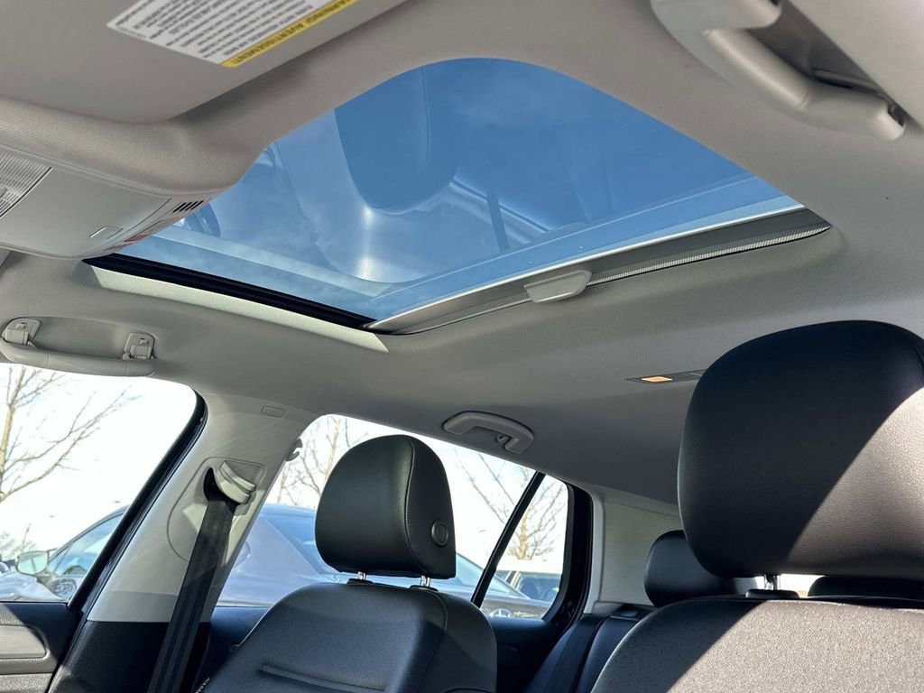 Used 2021 Volkswagen Golf 4-Door image 24