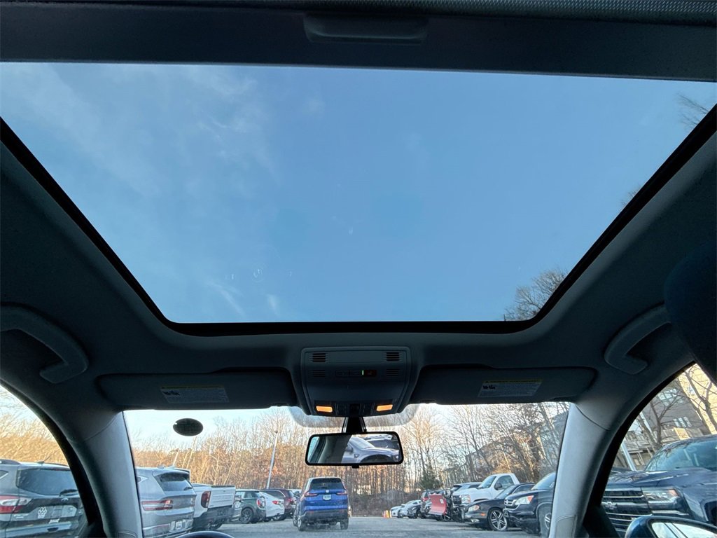 Used 2021 Volkswagen Golf 4-Door image 16