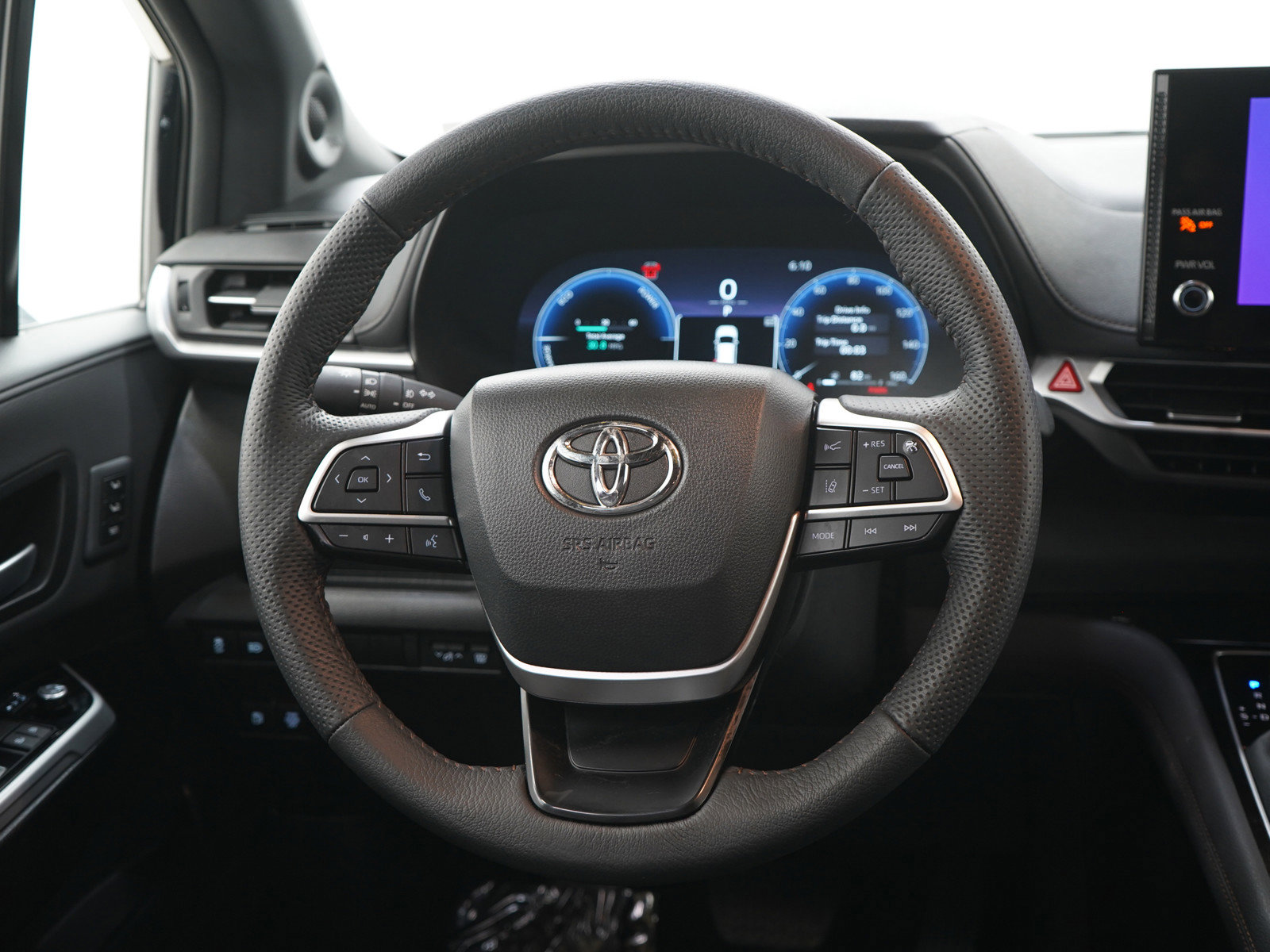 Used 2025 Toyota Sienna Limited image 19