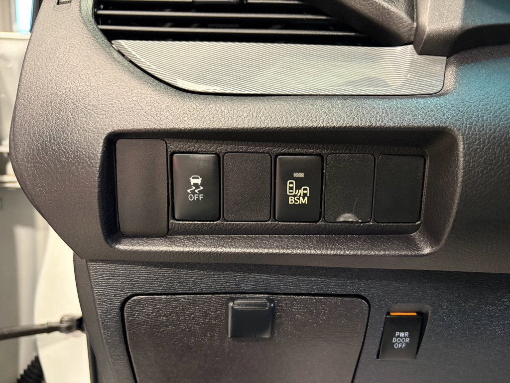 Used 2017 Toyota Sienna SE FWD image 17