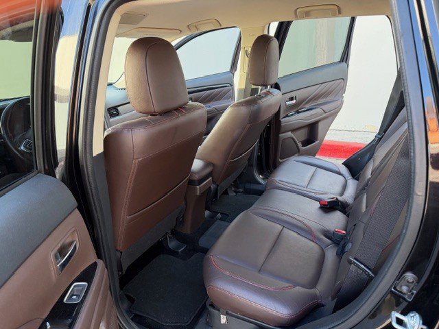 Used 2018 Mitsubishi Outlander SEL image 16