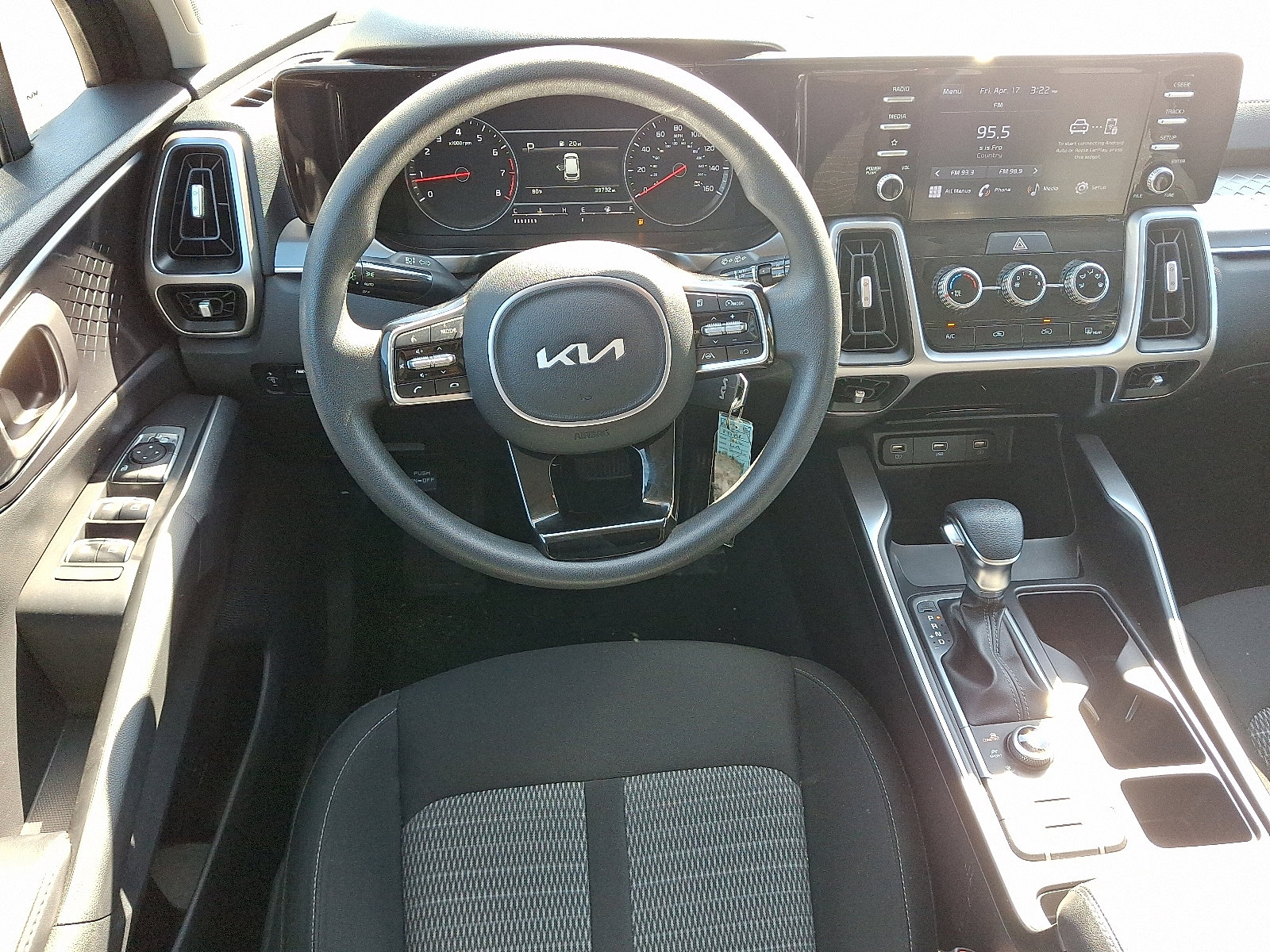 Used 2022 Kia Sorento LX image 11