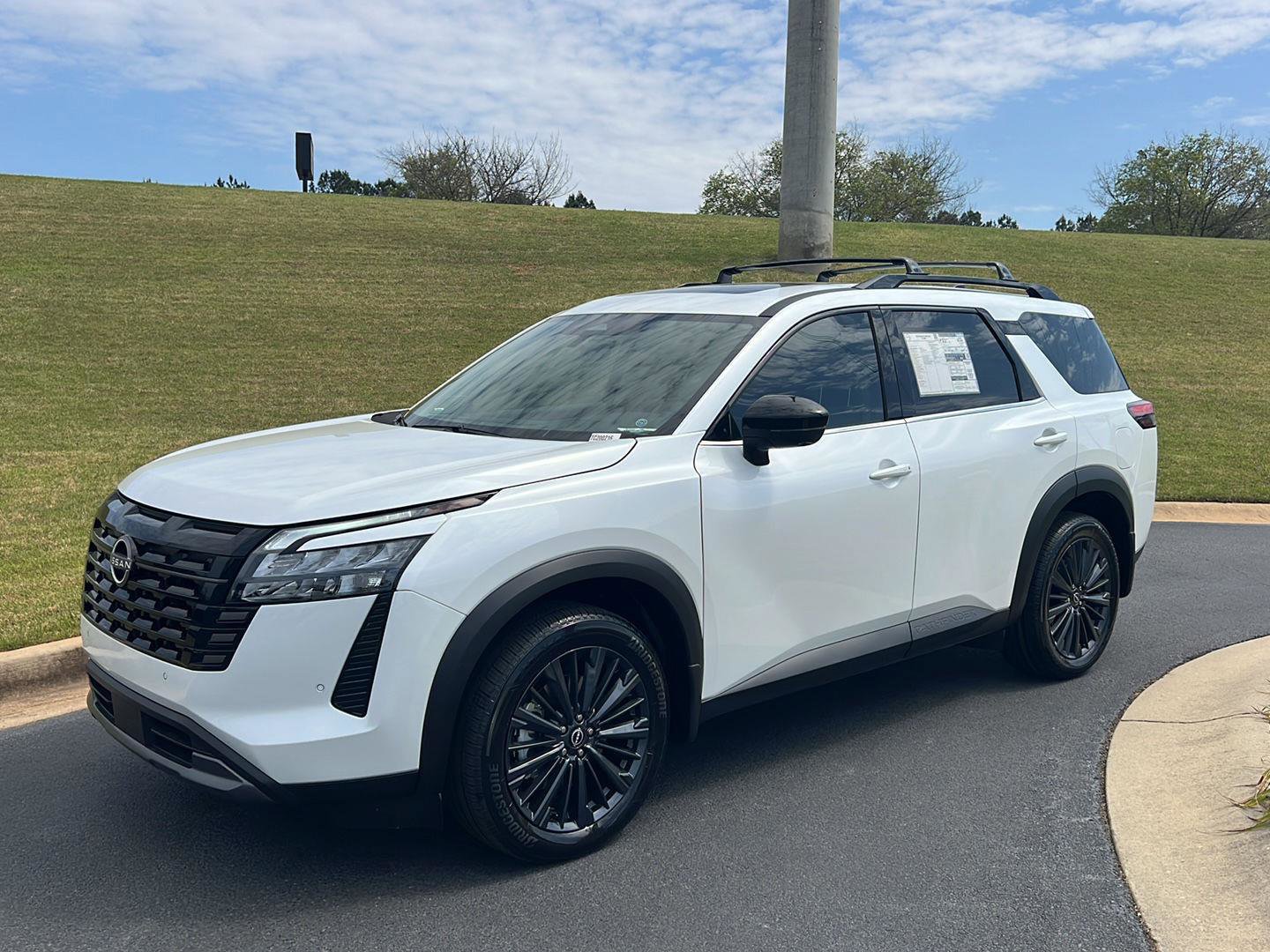 New 2026 Nissan Pathfinder SL w/ SL Premium Package image 1