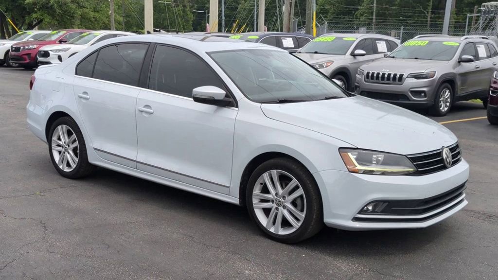 Used 2017 Volkswagen Jetta SEL FWD image 2