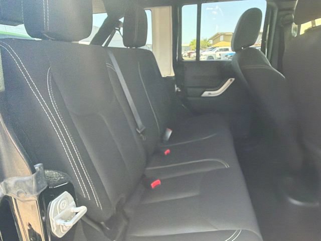 Used 2018 Jeep Wrangler Unlimited Sahara AWD/4WD image 14
