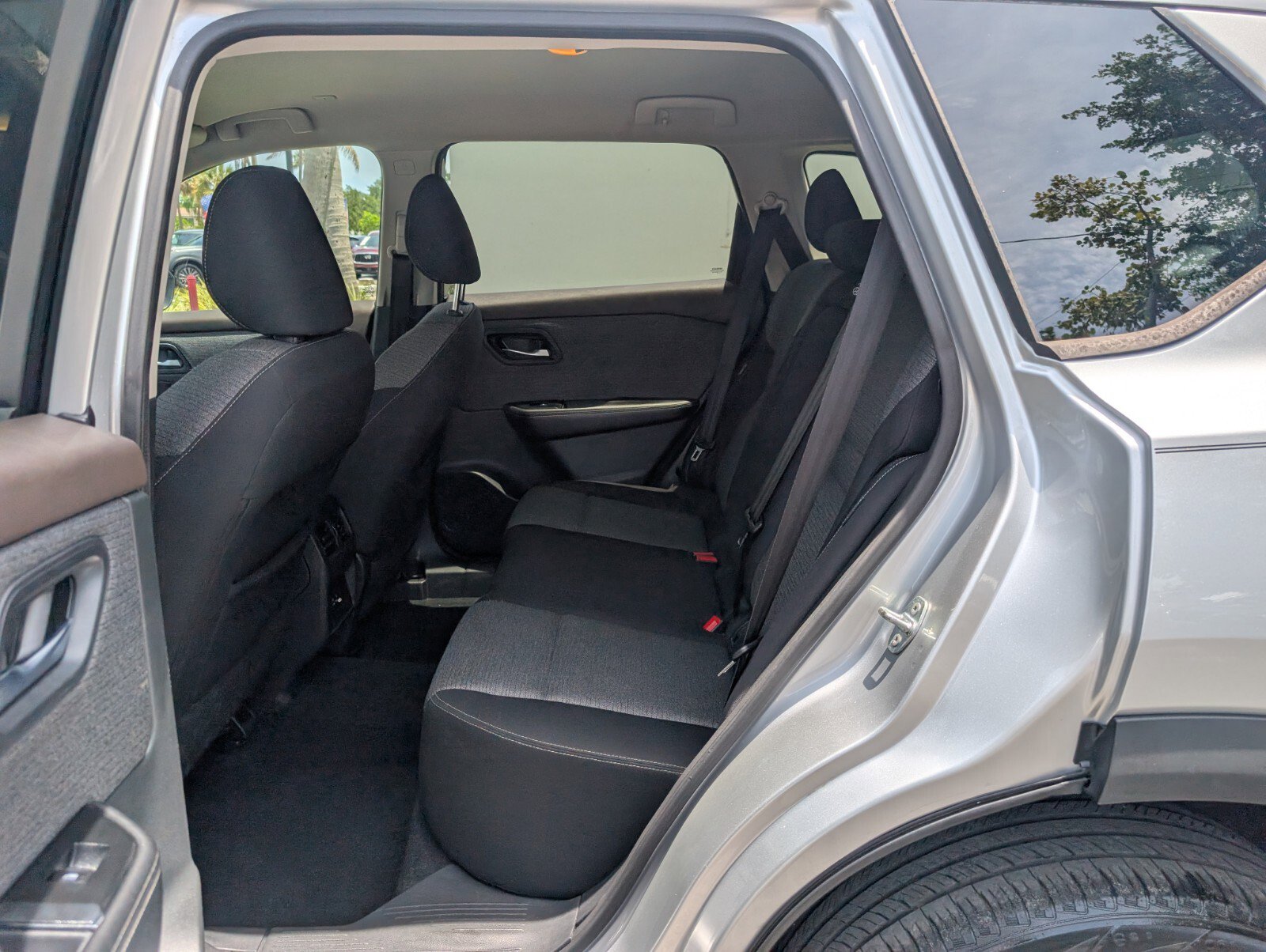 Used 2022 Nissan Rogue SV FWD image 10